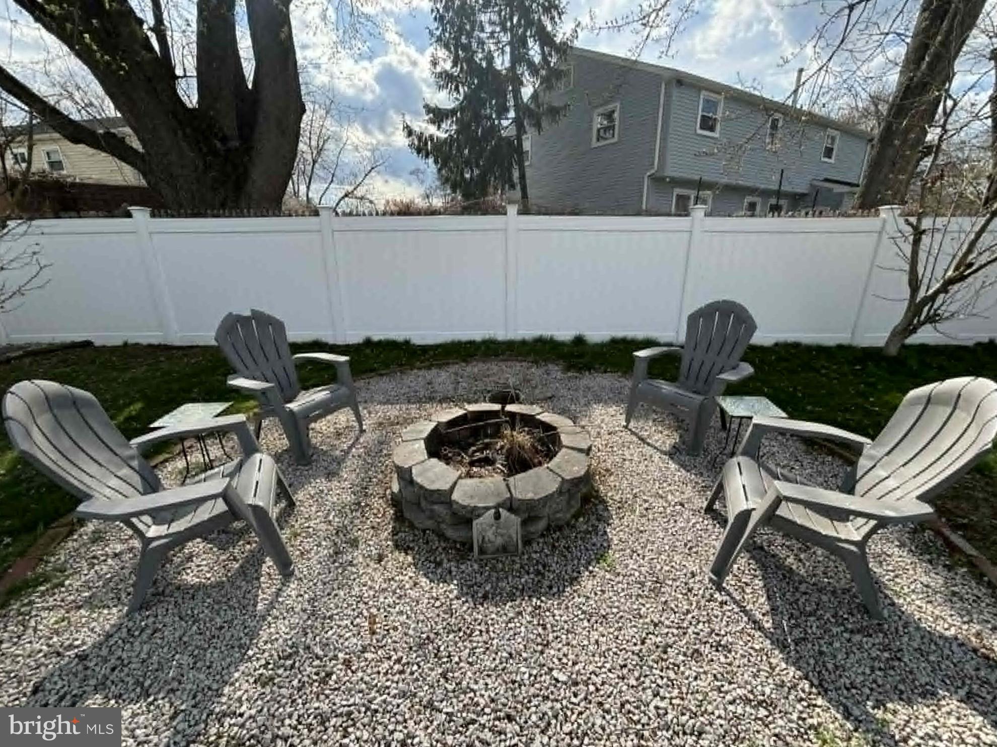 30 Estate Road Lumberton, NJ 08048 - Photo 29 of 40 a backyard of a house with table and chairs