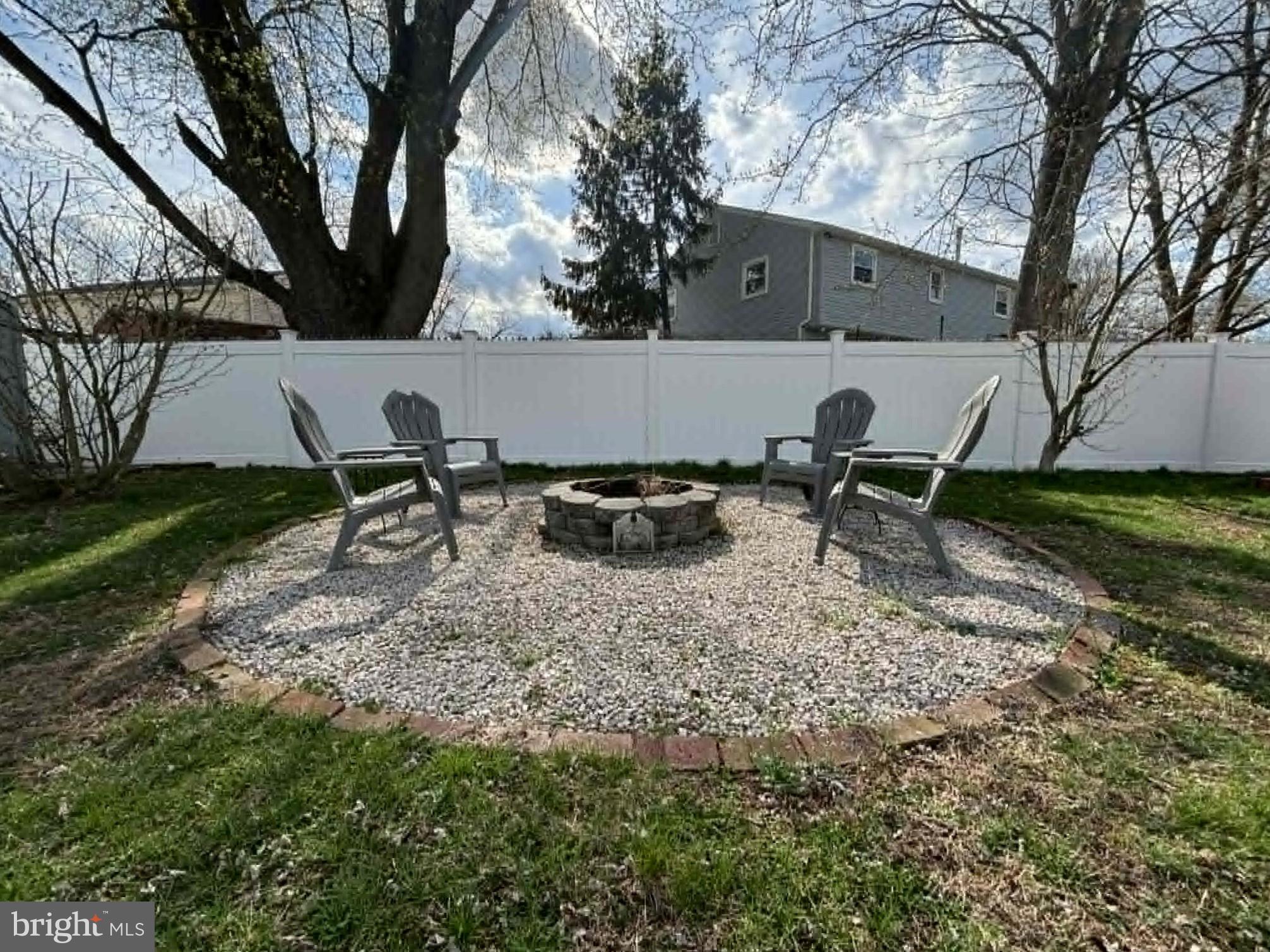 30 Estate Road Lumberton, NJ 08048 - Photo 32 of 40 a backyard of a house with table and chairs