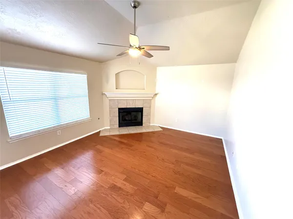 $2,150 | 11818 Canyon Falls Drive, Tomball, TX 77375