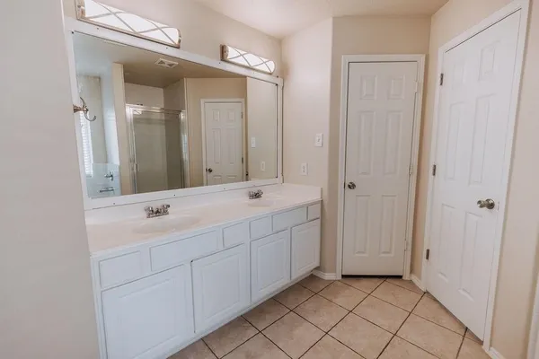 $2,150 | 11818 Canyon Falls Drive, Tomball, TX 77375