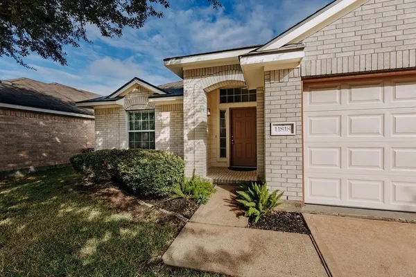 $2,150 | 11818 Canyon Falls Drive, Tomball, TX 77375