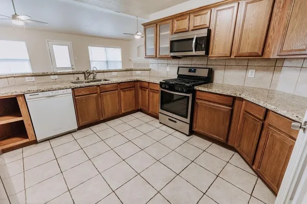 $2,150 | 11818 Canyon Falls Drive, Tomball, TX 77375
