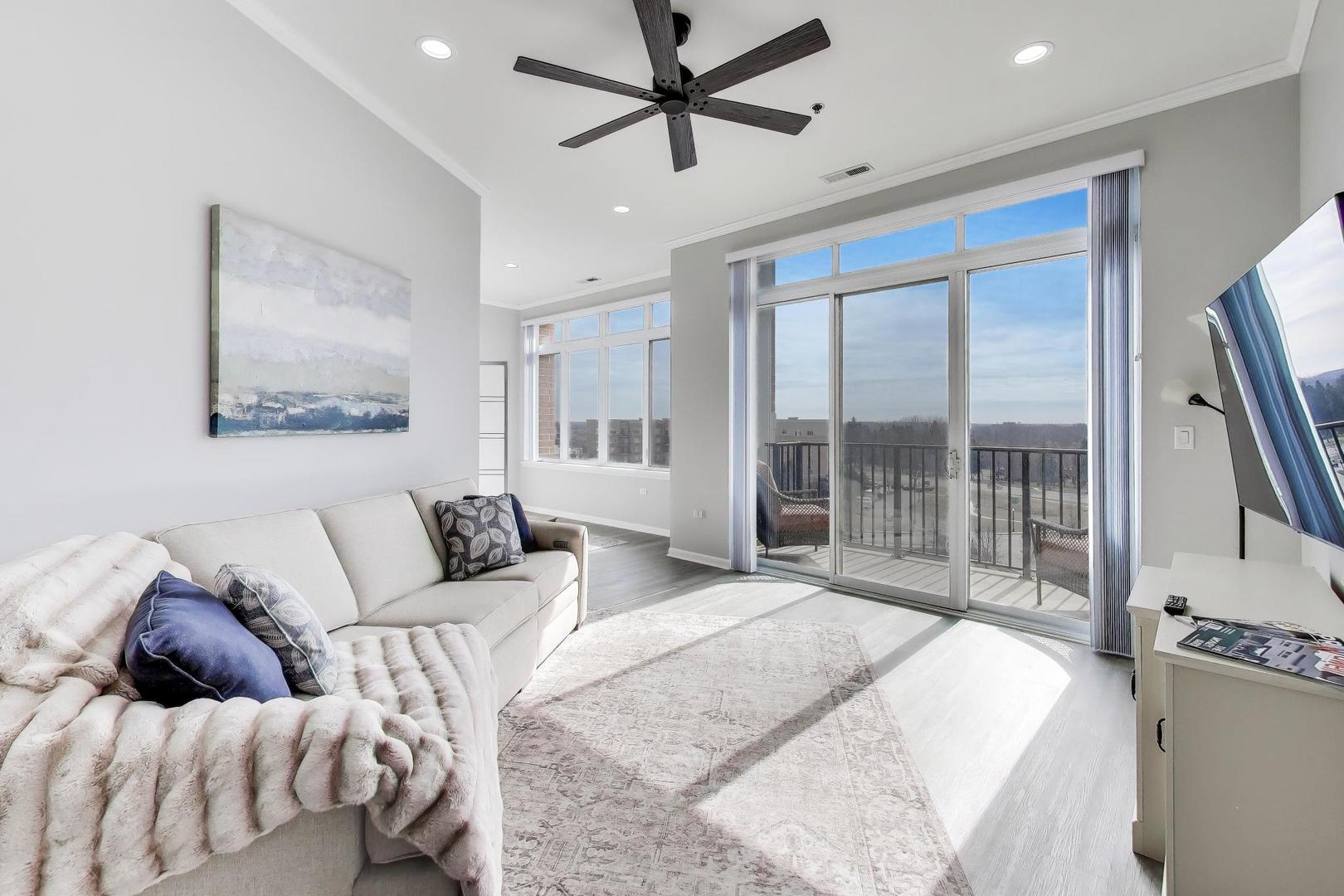 1199 East Port Clinton Road, Unit 701 Vernon Hills, IL 60061 - Photo 3 of 14