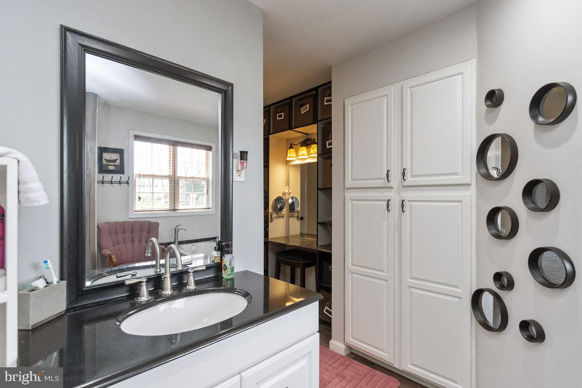 68 Trevanion Road Taneytown, MD 21787 - Photo 14 of 56 Master bath with make-up station