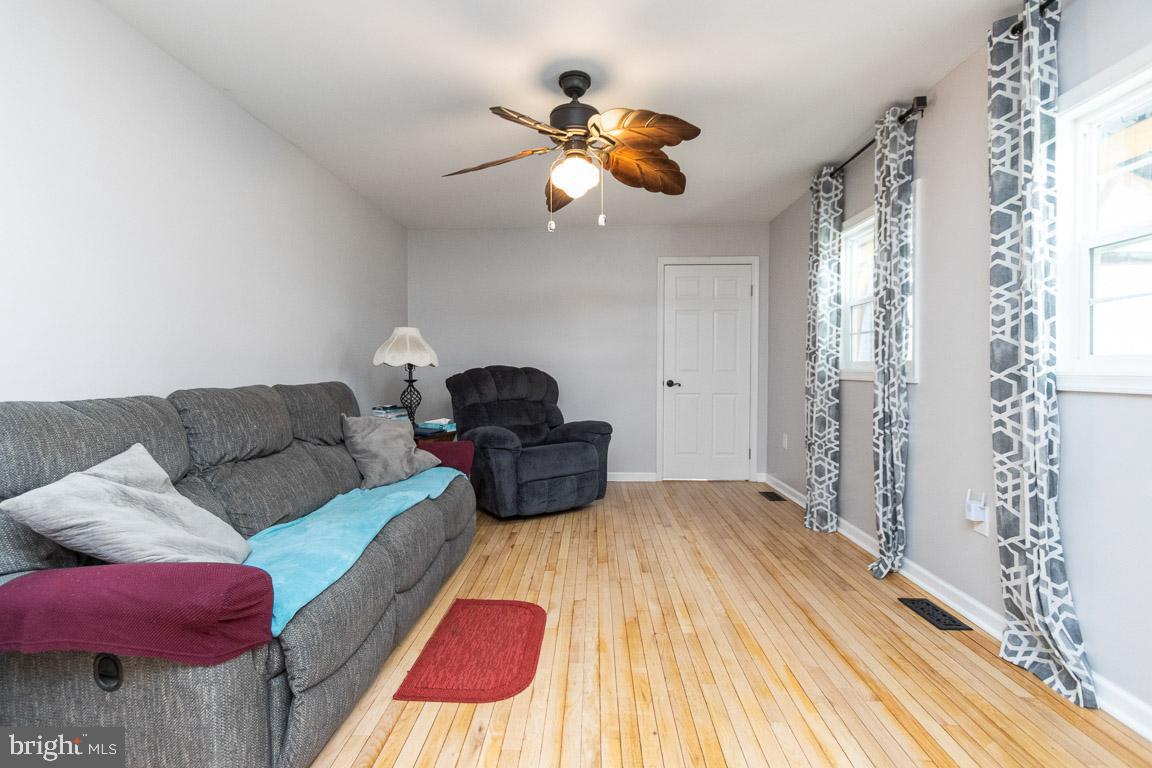 68 Trevanion Road Taneytown, MD 21787 - Photo 19 of 56 Family room on main level