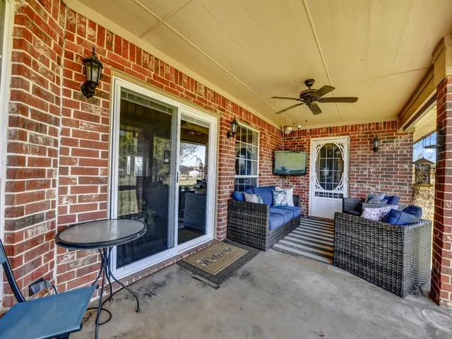 $725,000 | 737 County Road 4699, Boyd, TX 76023