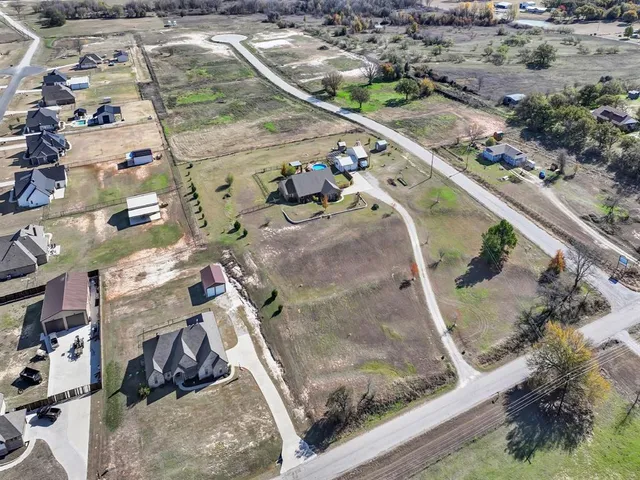 $725,000 | 737 County Road 4699, Boyd, TX 76023