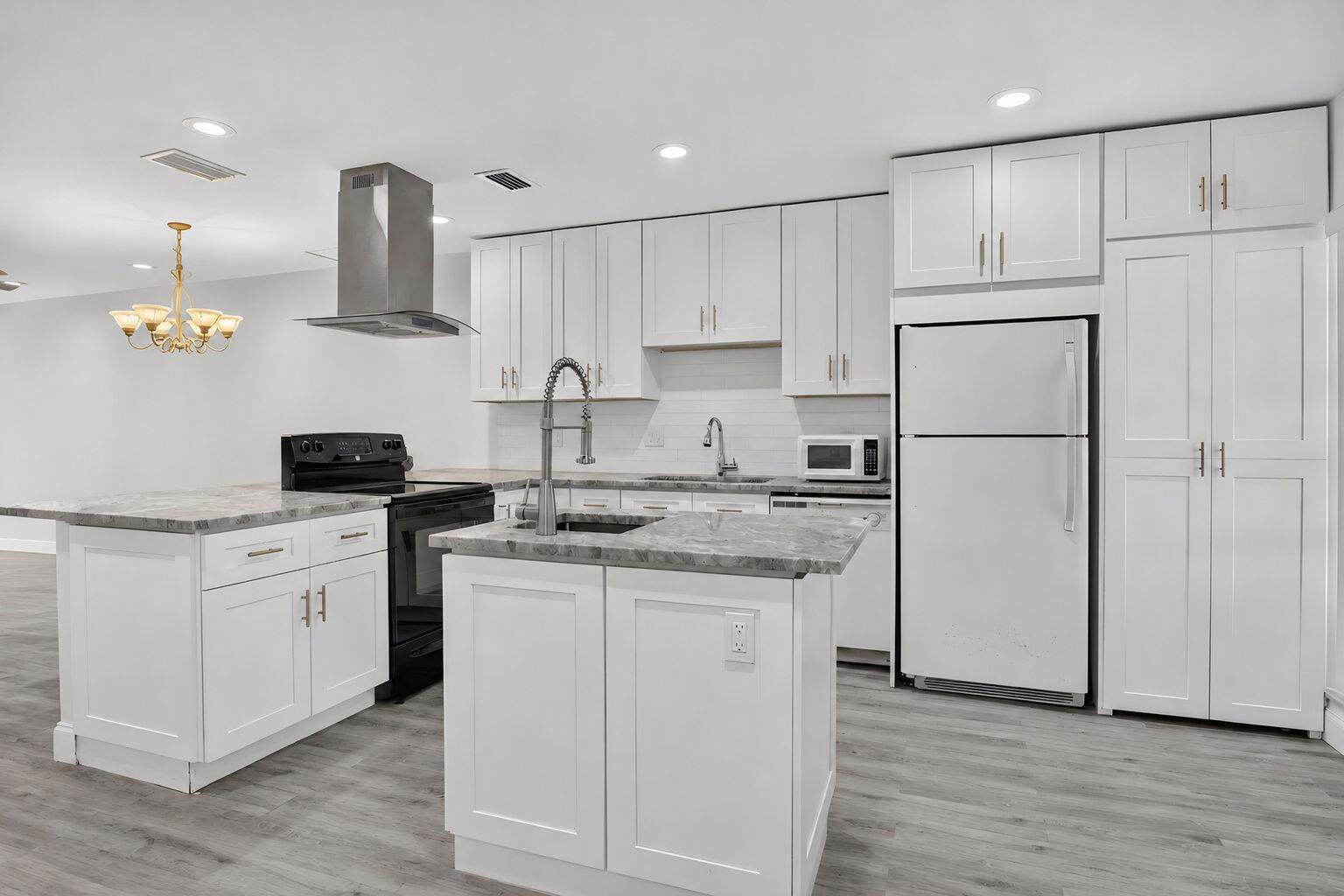 20846 Vinesta Circle Boca Raton, FL 33433 - Photo 3 of 36 Kitchen