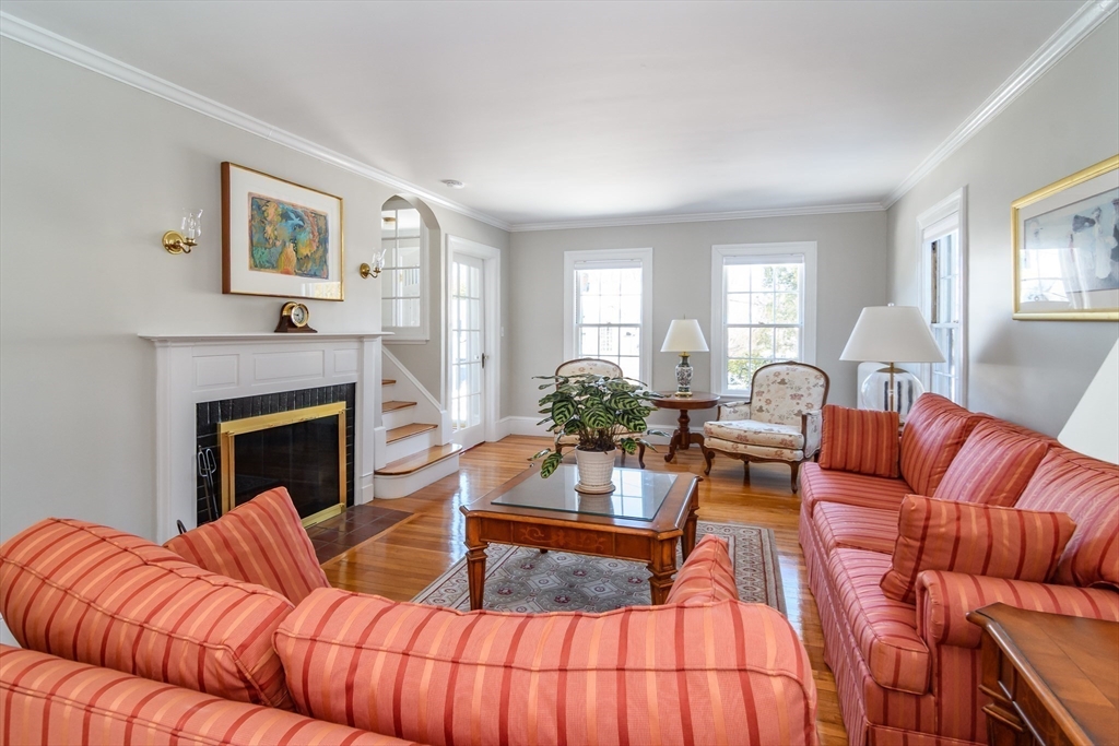 15 Clifton Road Wellesley, MA 02481 - Photo 5 of 28