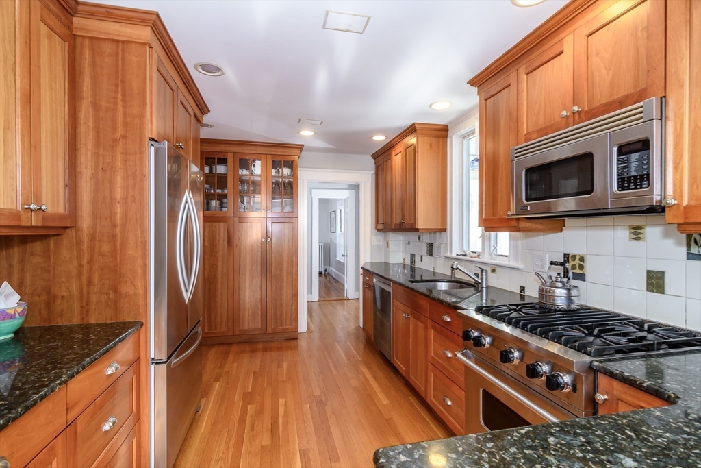 15 Clifton Road Wellesley, MA 02481 - Photo 9 of 28