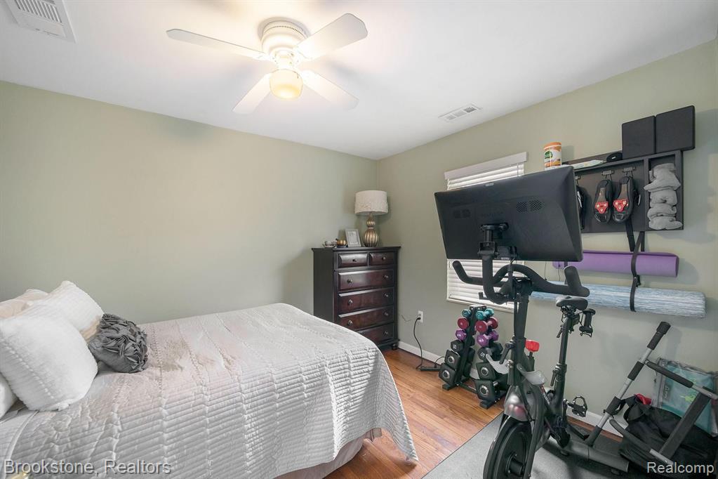 4108 Kent Road Royal Oak, MI 48073 - Photo 18 of 26