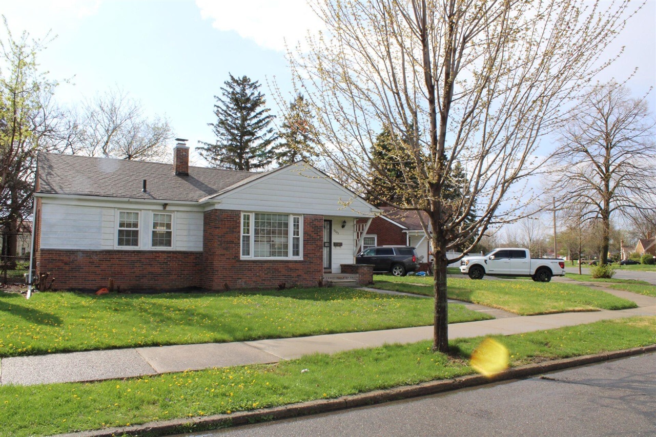 8045 Appoline Street Detroit, MI 48228 - Photo 3 of 39
