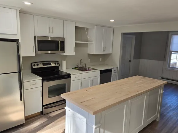 $2,600 | 25 Keefe Road, Unit 1, Acton, MA 01720