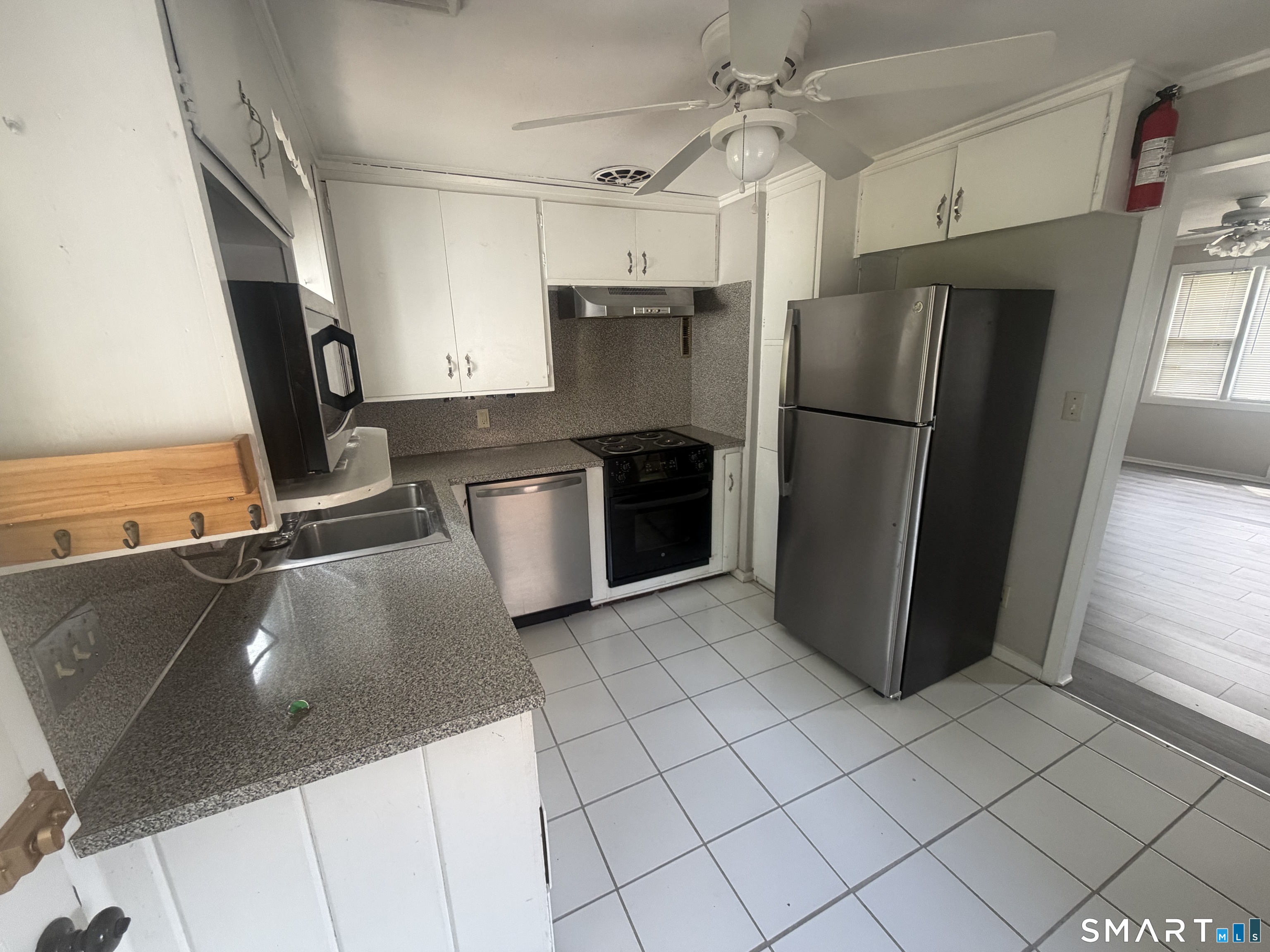 16 Harding Avenue Newington, CT 06111 - Photo 3 of 15