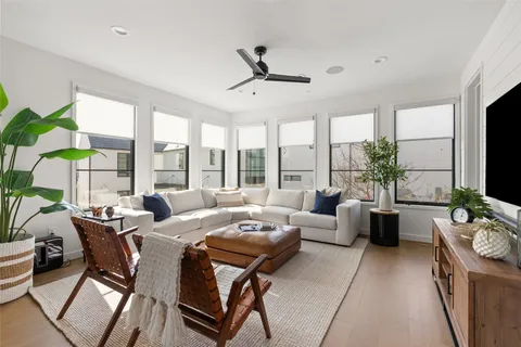$1,075,000 | 700 Ariana Court, Austin, TX 78746