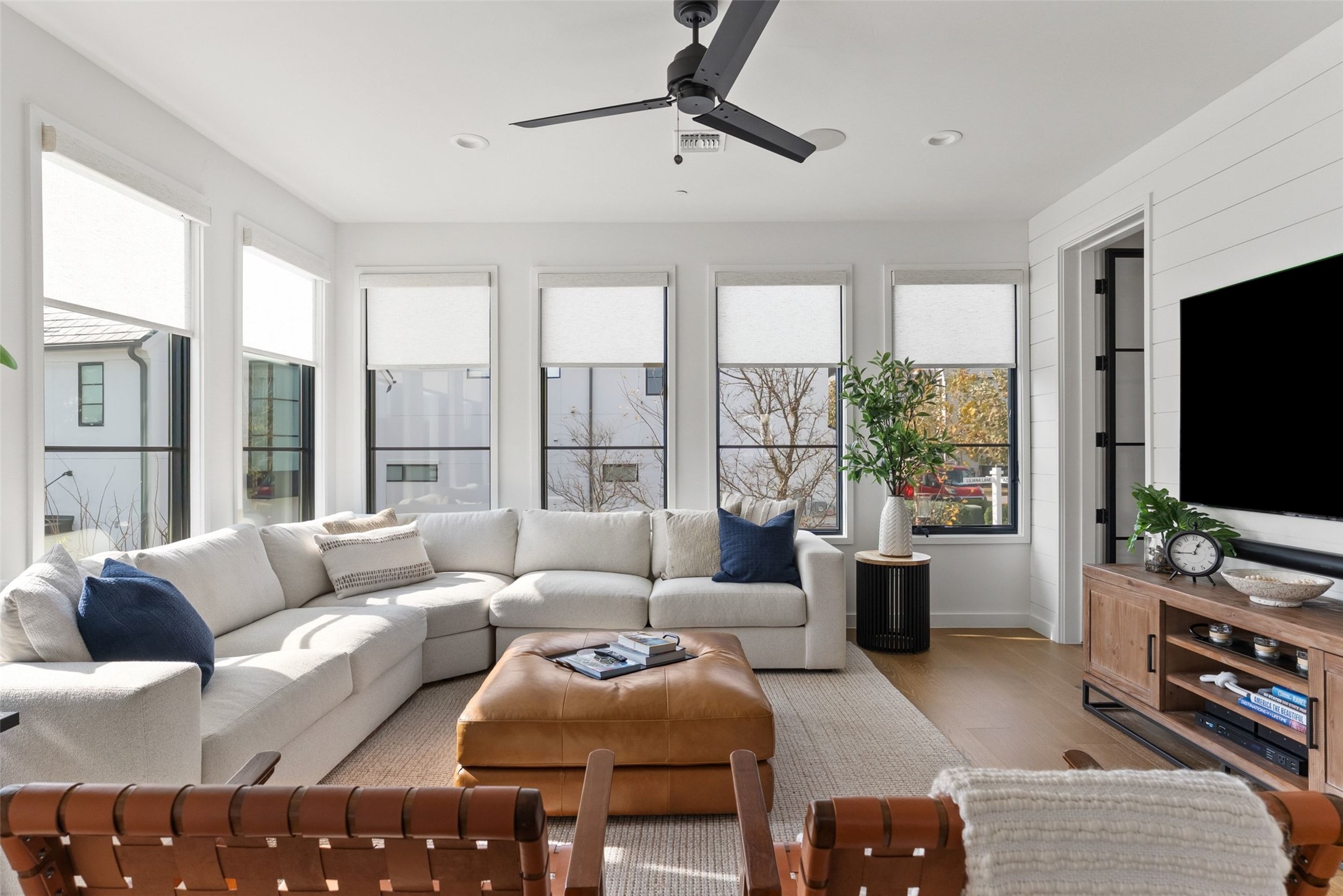 700 Ariana Court Austin, TX 78746 - Photo 17 of 39 Living room