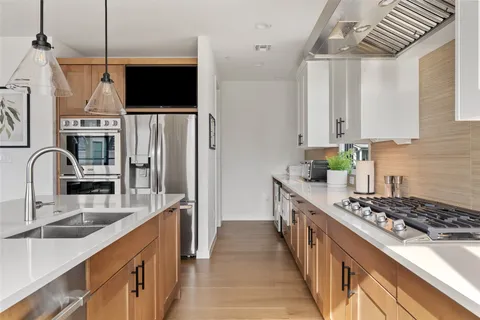 $1,075,000 | 700 Ariana Court, Austin, TX 78746