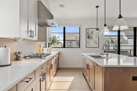 $1,075,000 | 700 Ariana Court, Austin, TX 78746