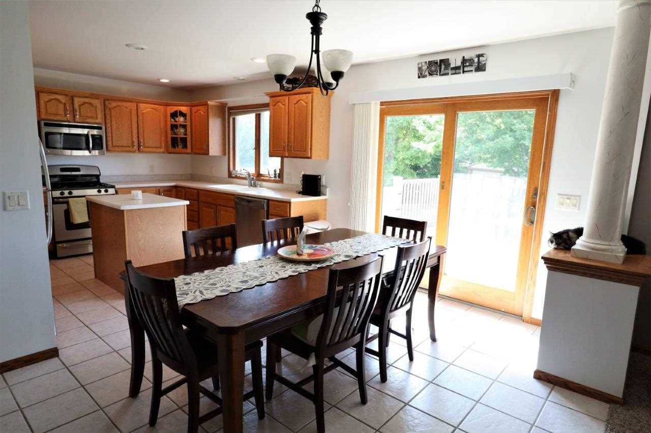 2317 Antler Ridge Drive Dubuque, IA 52002 - Photo 5 of 24 Gallery Image 5