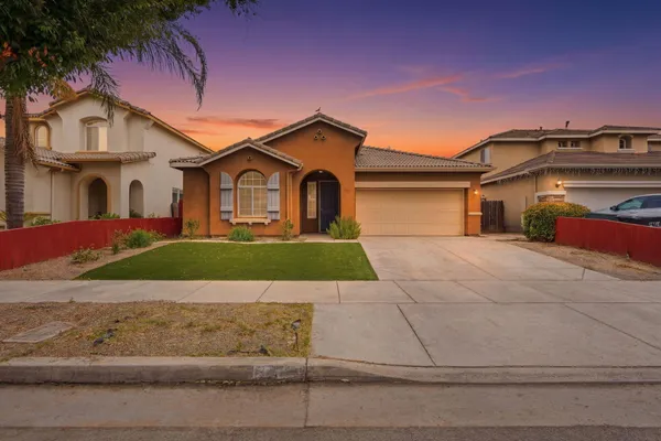 $399,900 | 3042 West Delta Avenue, Visalia, CA 93291