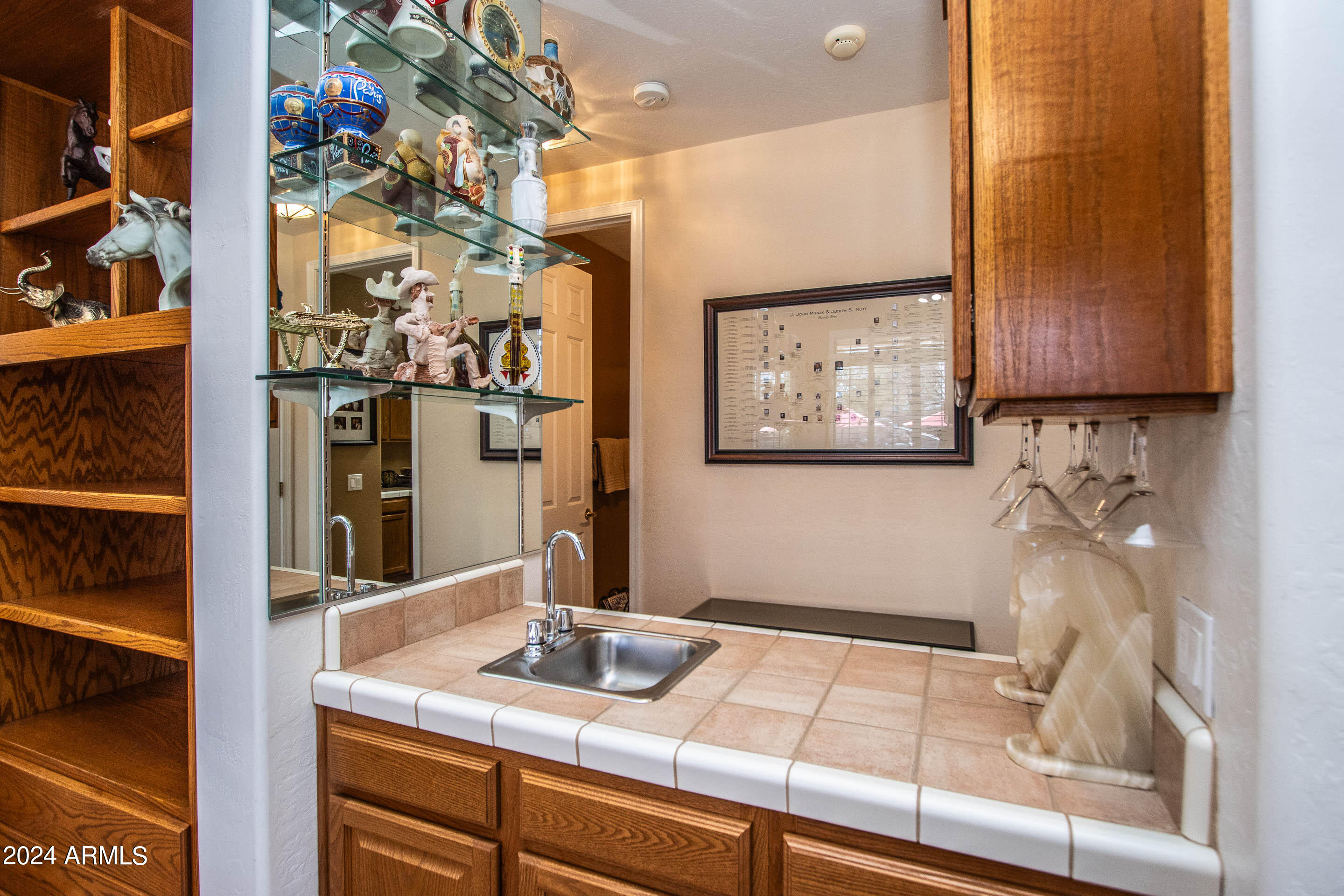 5237 East Hashknife Road Phoenix, AZ 85054 - Photo 11 of 26 Wet Bar