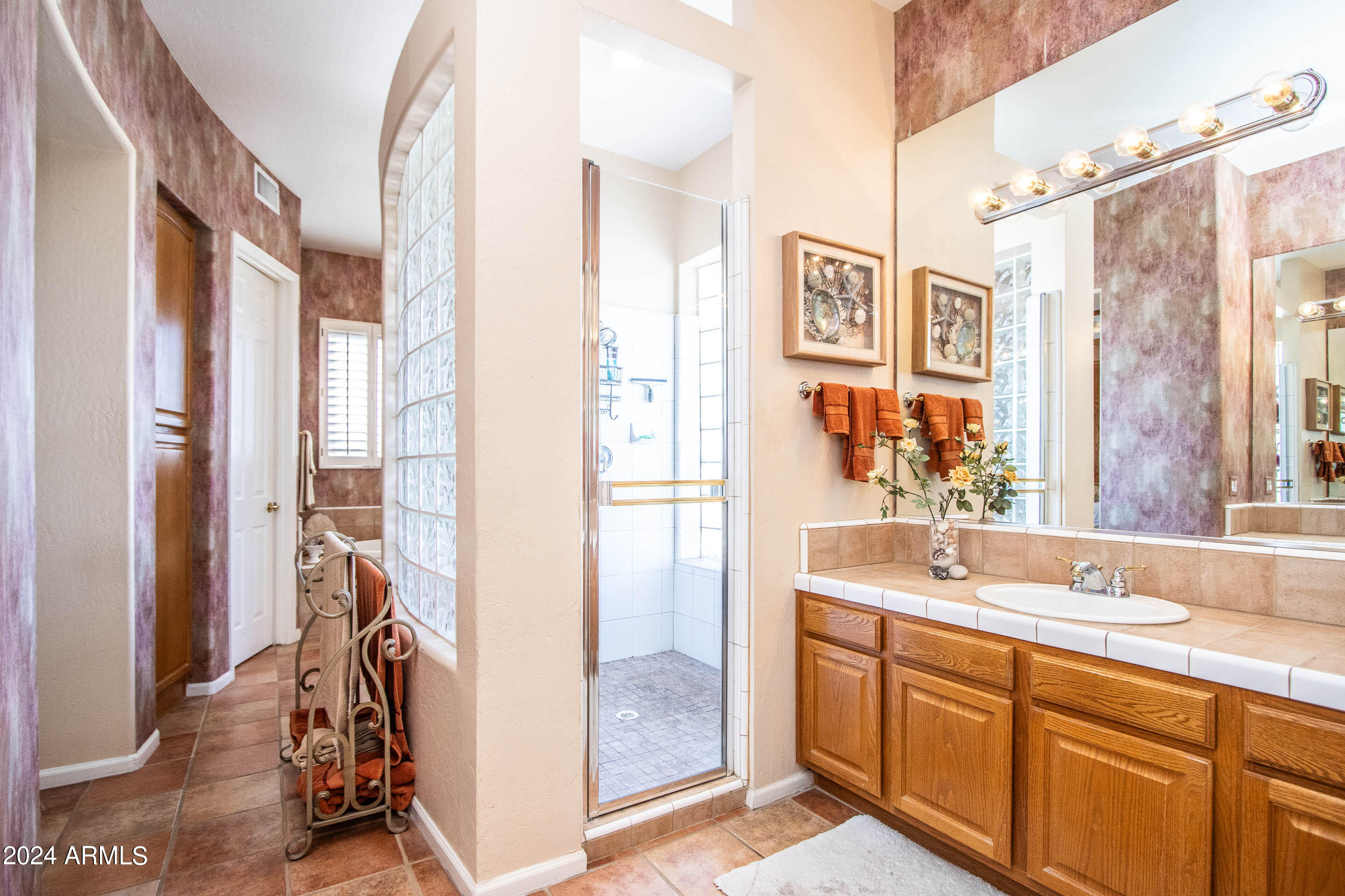 5237 East Hashknife Road Phoenix, AZ 85054 - Photo 17 of 26 Primary Bathroom