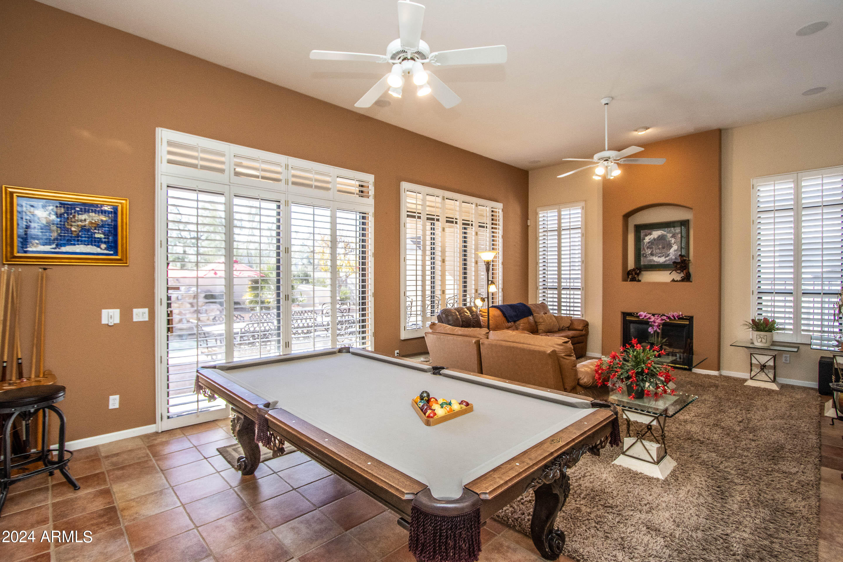 5237 East Hashknife Road Phoenix, AZ 85054 - Photo 8 of 26 Living Room