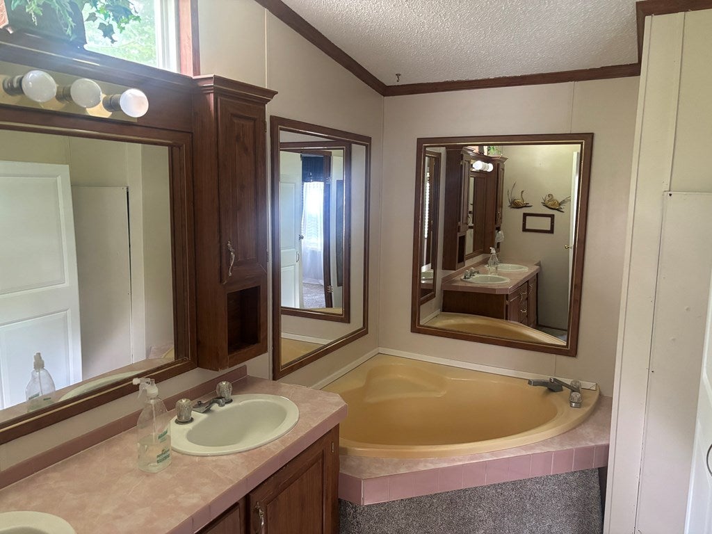 19 Ledgewood Road Mansfield, OH 44905 - Photo 18 of 23 Gallery Image 18