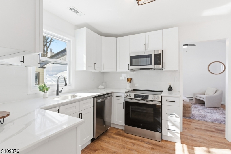 319 Tulsa Trail Hopatcong, NJ 07843 - Photo 9 of 24