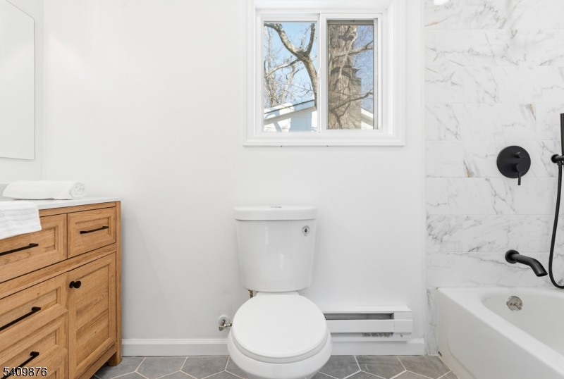 319 Tulsa Trail Hopatcong, NJ 07843 - Photo 10 of 24