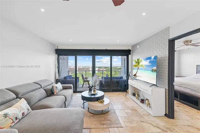 $3,900 | 1401 North Riverside Drive, Unit 1406, Pompano Beach, FL 33062