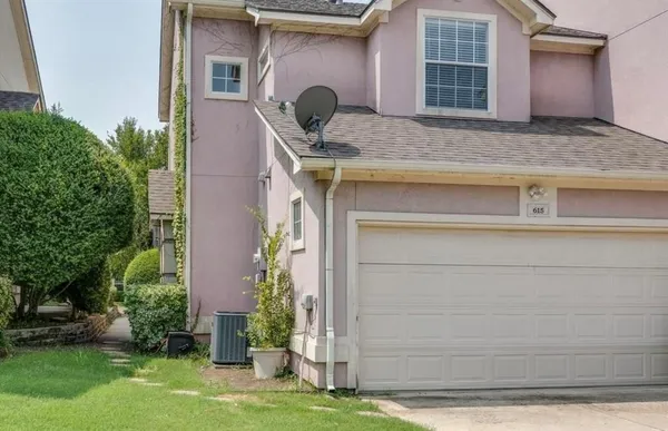 a front view of house with yard