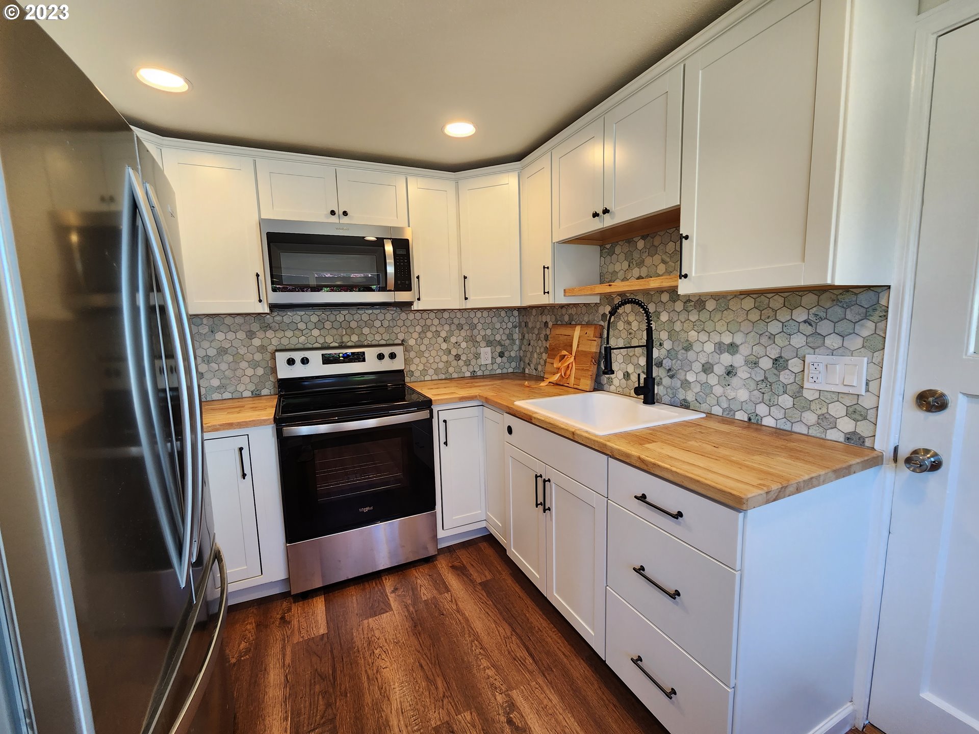 220 Border Street Myrtle Point, OR 97458 - Photo 4 of 26 Gallery Image 4