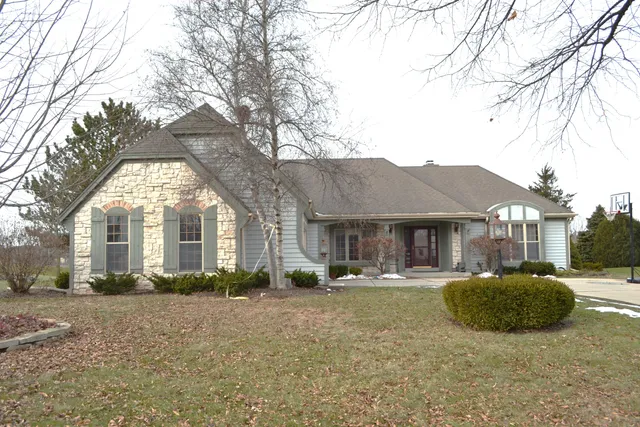 $559,900 | 8530 Woodfield Court, Franklin, WI 53132