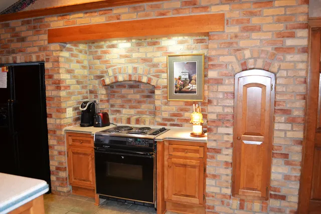 $559,900 | 8530 Woodfield Court, Franklin, WI 53132