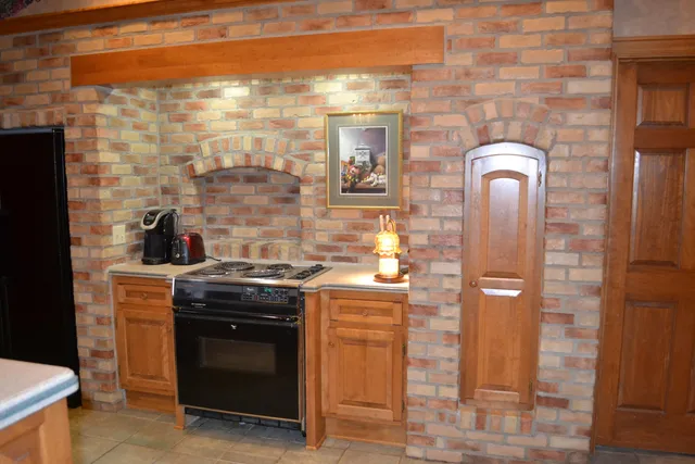 $559,900 | 8530 Woodfield Court, Franklin, WI 53132