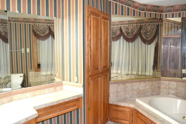 $559,900 | 8530 Woodfield Court, Franklin, WI 53132