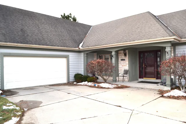 $559,900 | 8530 Woodfield Court, Franklin, WI 53132