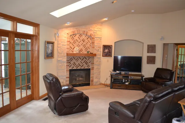 $559,900 | 8530 Woodfield Court, Franklin, WI 53132