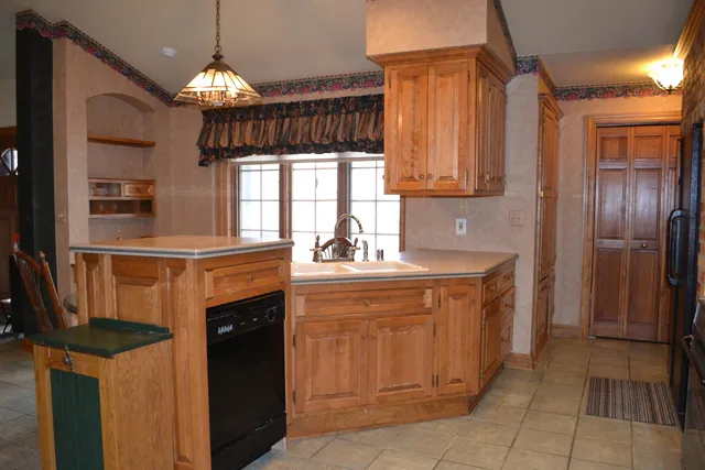 $559,900 | 8530 Woodfield Court, Franklin, WI 53132