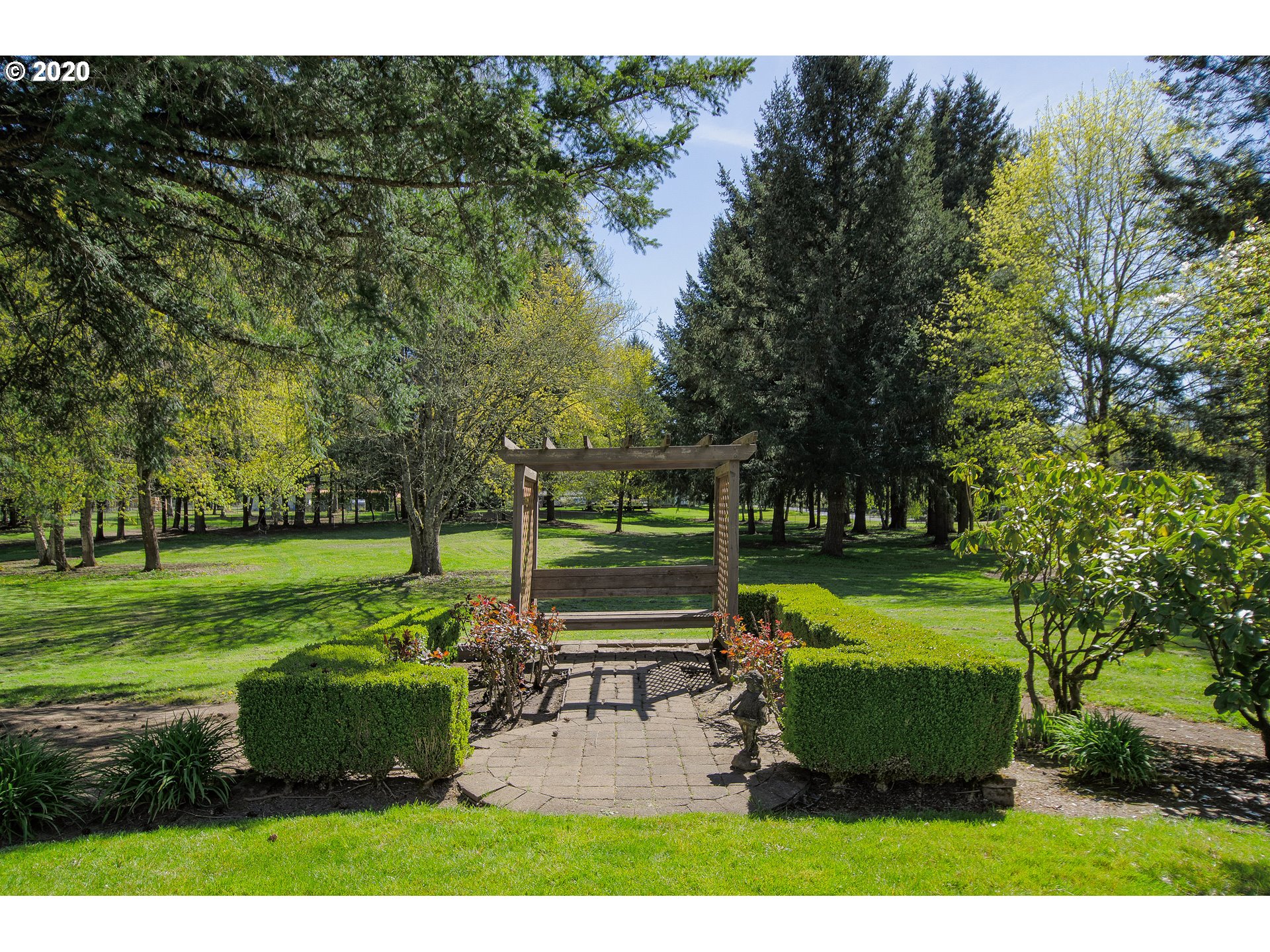 19303 Southeast Semple Road Damascus, OR 97089 - Photo 24 of 32 a garden view with a sitting space