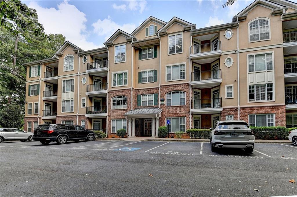 2202 Stratford Commons Decatur, GA 30033 - Photo 2 of 38 a building view