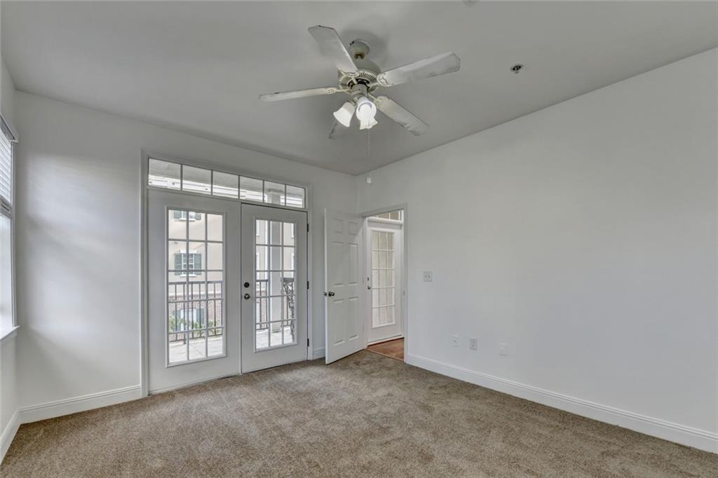 2202 Stratford Commons Decatur, GA 30033 - Photo 24 of 38 a view of an empty room with a window