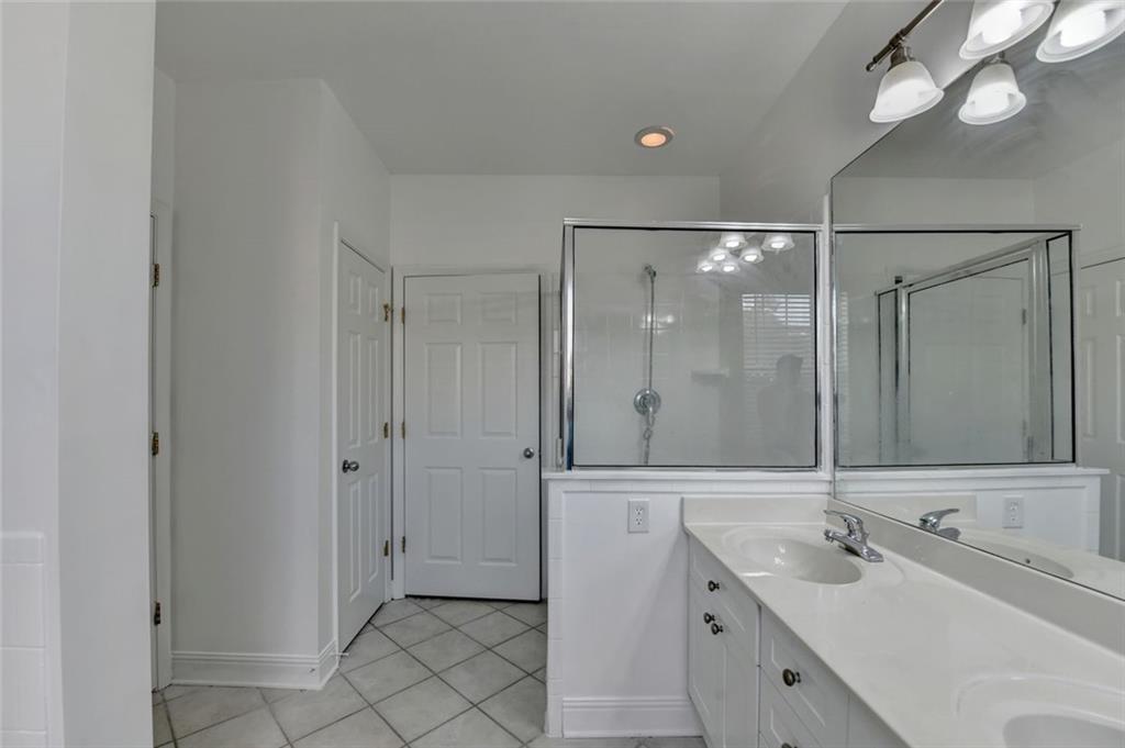 2202 Stratford Commons Decatur, GA 30033 - Photo 26 of 38 a bathroom with a shower sink and mirror