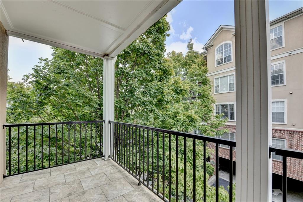 2202 Stratford Commons Decatur, GA 30033 - Photo 35 of 38 a view of a balcony