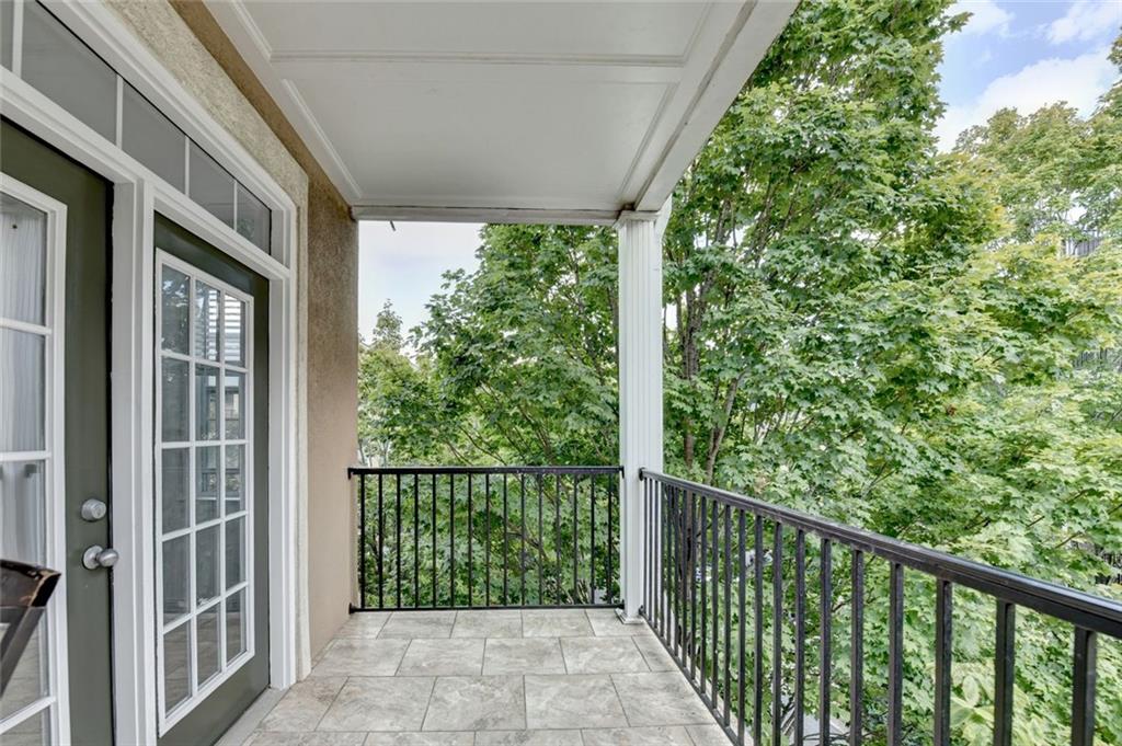 2202 Stratford Commons Decatur, GA 30033 - Photo 36 of 38 a view of a balcony
