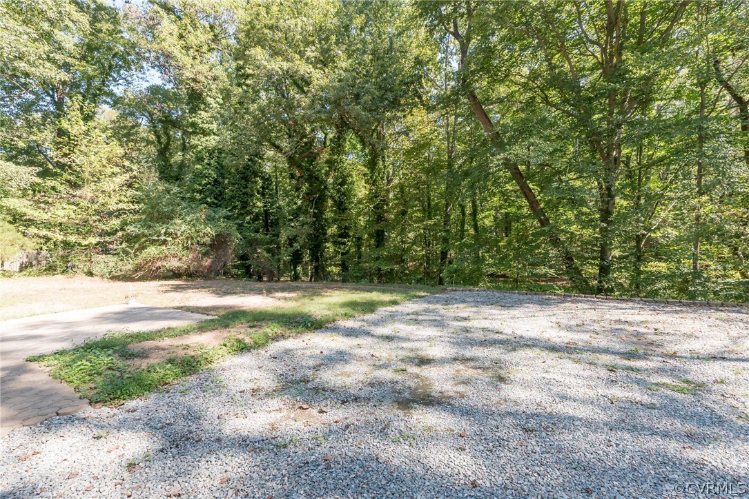 9521 Trails End Road Midlothian, VA 23112 - Photo 32 of 37