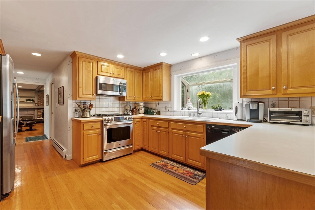 19 Huntingdon Road Lynnfield, MA 01940 - Photo 14 of 39