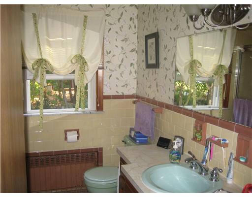 7 Lawrence Road North Providence, RI 02911 - Photo 8 of 11 Bathroom.