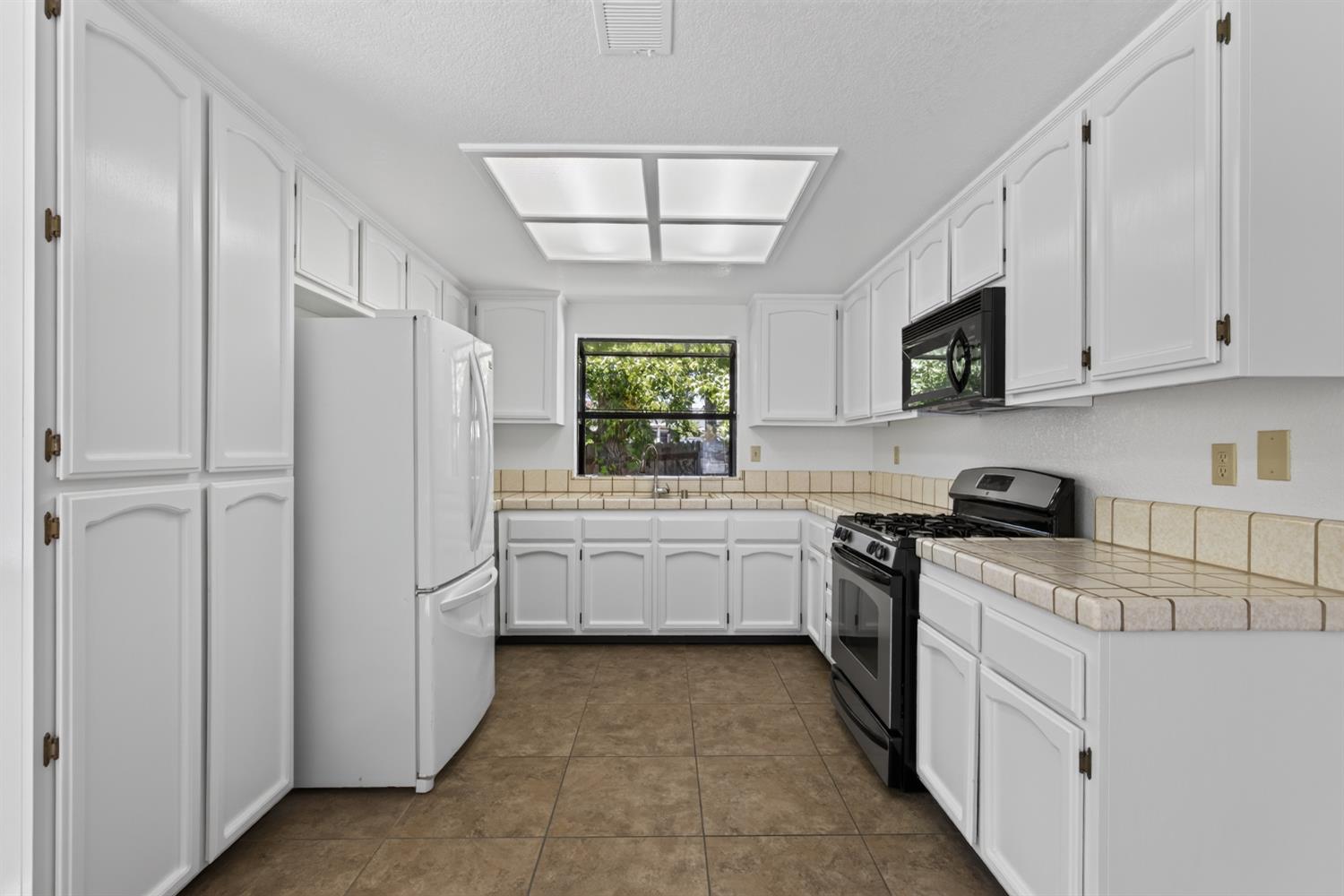 6186 Springview Drive Rocklin, CA 95677 - Photo 13 of 45 Gallery Image 13